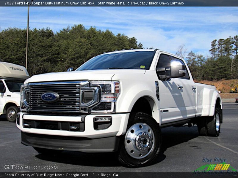 Front 3/4 View of 2022 F450 Super Duty Platinum Crew Cab 4x4