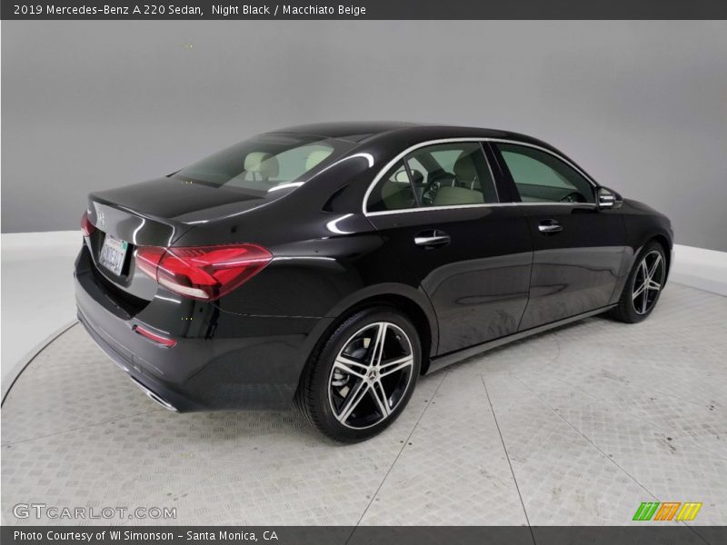 Night Black / Macchiato Beige 2019 Mercedes-Benz A 220 Sedan