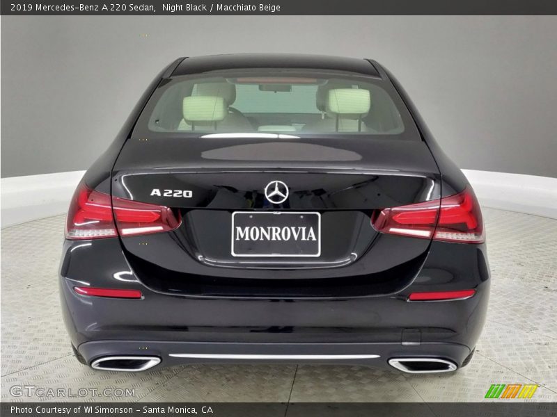Night Black / Macchiato Beige 2019 Mercedes-Benz A 220 Sedan