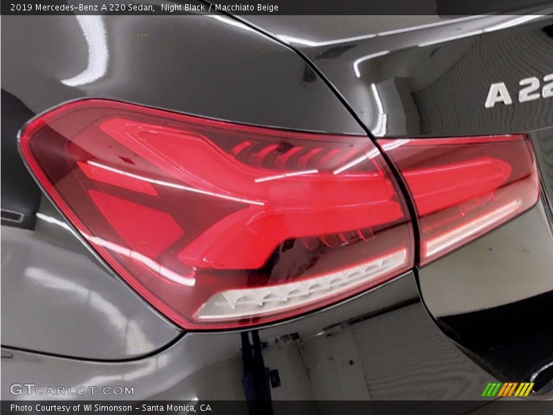 Night Black / Macchiato Beige 2019 Mercedes-Benz A 220 Sedan