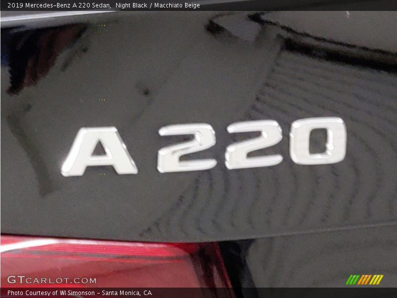 Night Black / Macchiato Beige 2019 Mercedes-Benz A 220 Sedan