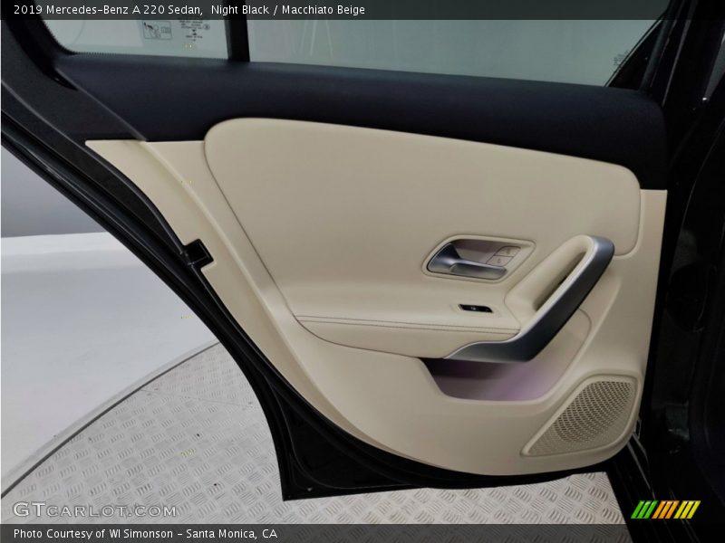 Night Black / Macchiato Beige 2019 Mercedes-Benz A 220 Sedan