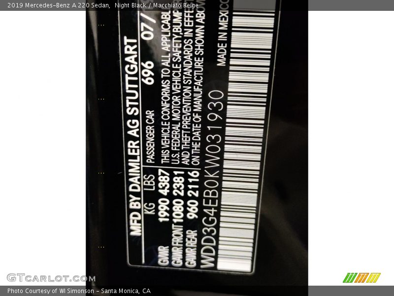 Night Black / Macchiato Beige 2019 Mercedes-Benz A 220 Sedan