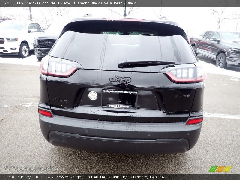Diamond Black Crystal Pearl / Black 2023 Jeep Cherokee Altitude Lux 4x4
