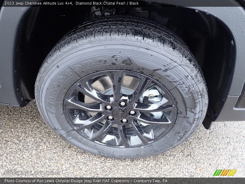 Diamond Black Crystal Pearl / Black 2023 Jeep Cherokee Altitude Lux 4x4