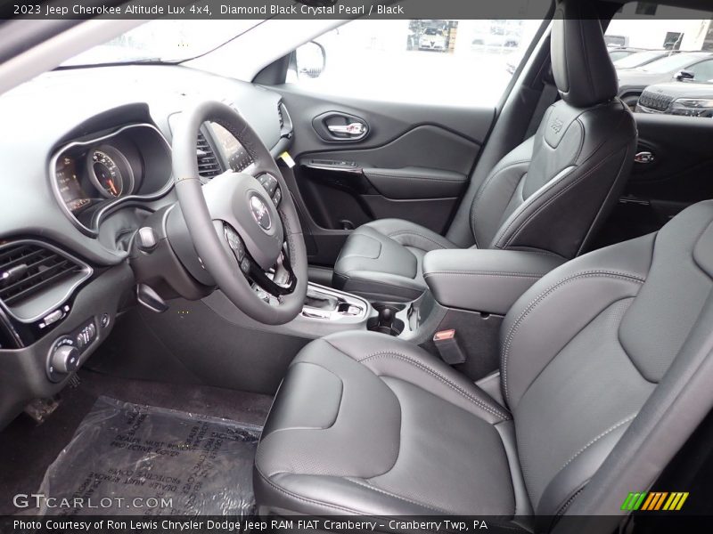 Diamond Black Crystal Pearl / Black 2023 Jeep Cherokee Altitude Lux 4x4