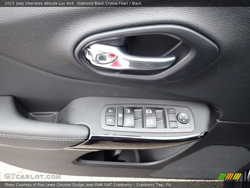 Diamond Black Crystal Pearl / Black 2023 Jeep Cherokee Altitude Lux 4x4
