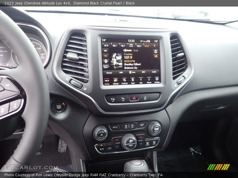 Diamond Black Crystal Pearl / Black 2023 Jeep Cherokee Altitude Lux 4x4