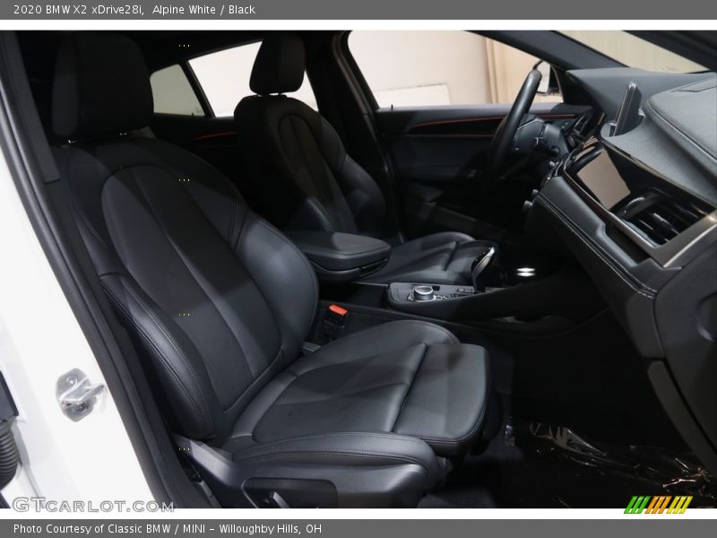 Alpine White / Black 2020 BMW X2 xDrive28i