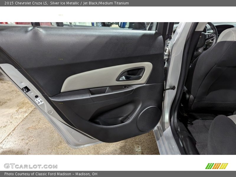 Silver Ice Metallic / Jet Black/Medium Titanium 2015 Chevrolet Cruze LS