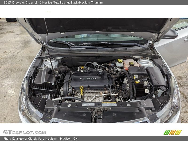 Silver Ice Metallic / Jet Black/Medium Titanium 2015 Chevrolet Cruze LS