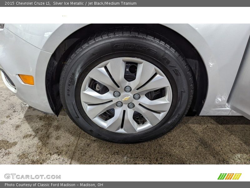 Silver Ice Metallic / Jet Black/Medium Titanium 2015 Chevrolet Cruze LS
