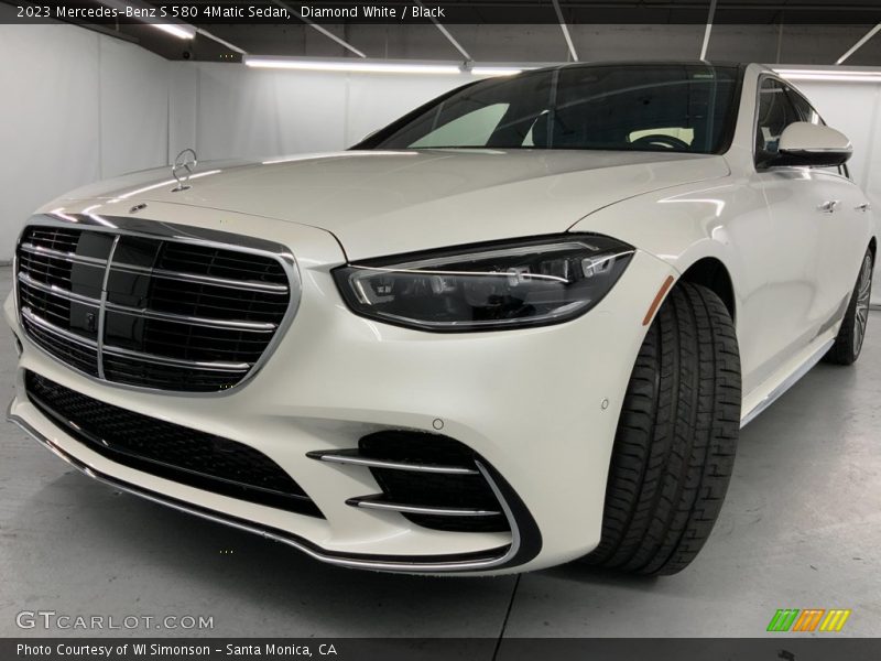 Diamond White / Black 2023 Mercedes-Benz S 580 4Matic Sedan