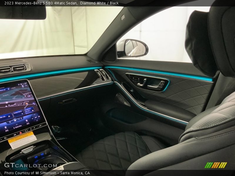 Diamond White / Black 2023 Mercedes-Benz S 580 4Matic Sedan