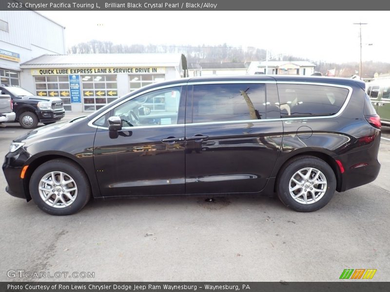 Brilliant Black Crystal Pearl / Black/Alloy 2023 Chrysler Pacifica Touring L