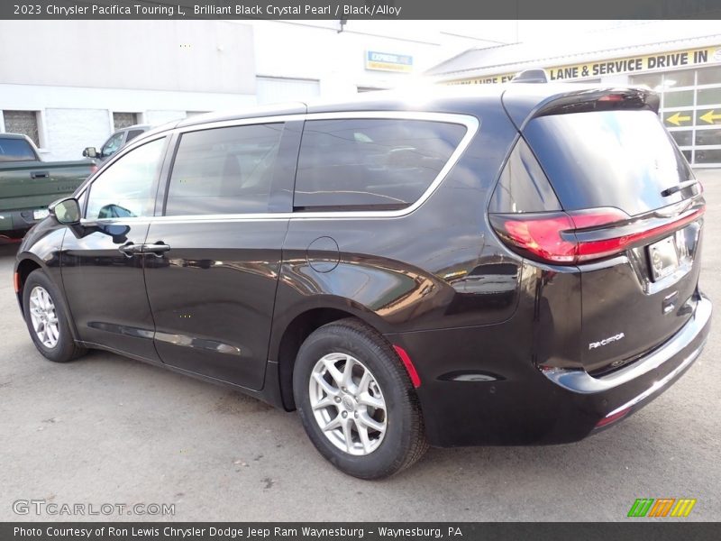 Brilliant Black Crystal Pearl / Black/Alloy 2023 Chrysler Pacifica Touring L