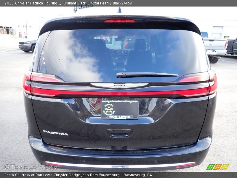 Brilliant Black Crystal Pearl / Black/Alloy 2023 Chrysler Pacifica Touring L