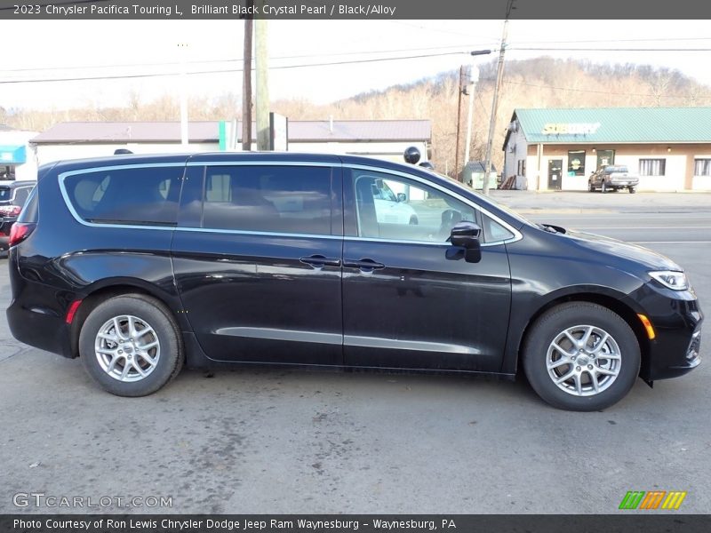 Brilliant Black Crystal Pearl / Black/Alloy 2023 Chrysler Pacifica Touring L