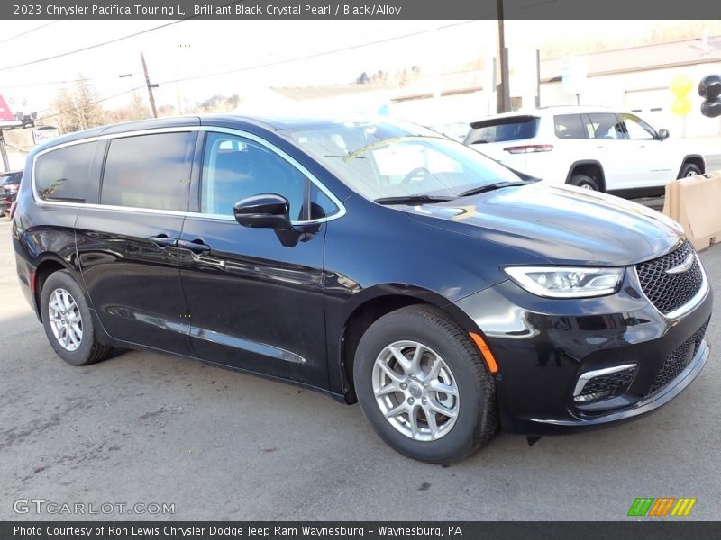 Brilliant Black Crystal Pearl / Black/Alloy 2023 Chrysler Pacifica Touring L