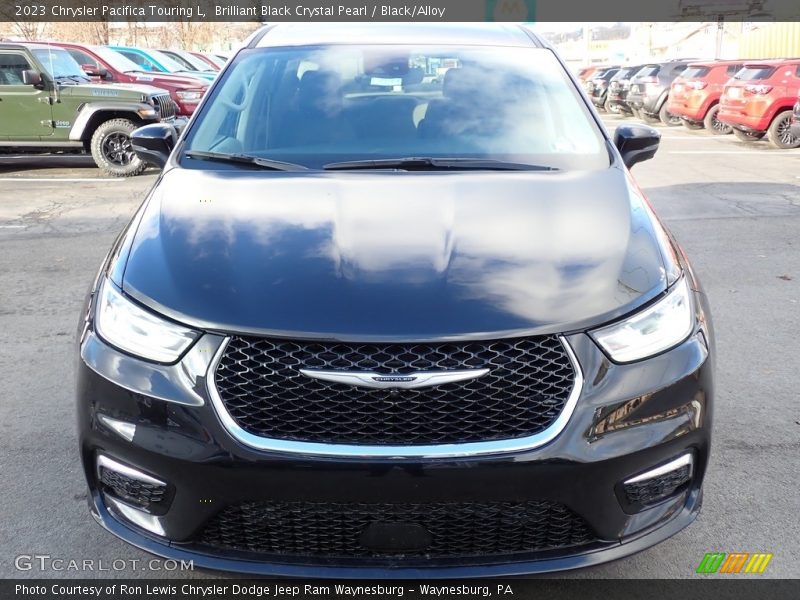 Brilliant Black Crystal Pearl / Black/Alloy 2023 Chrysler Pacifica Touring L