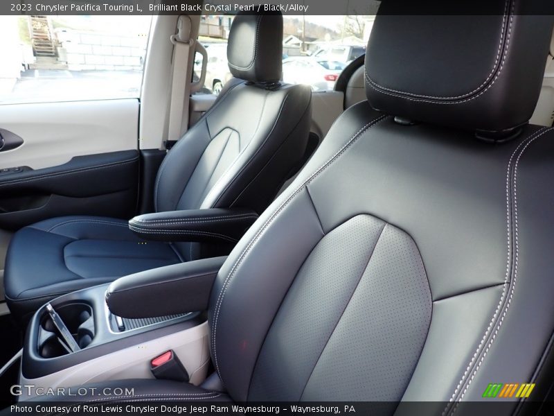 Brilliant Black Crystal Pearl / Black/Alloy 2023 Chrysler Pacifica Touring L
