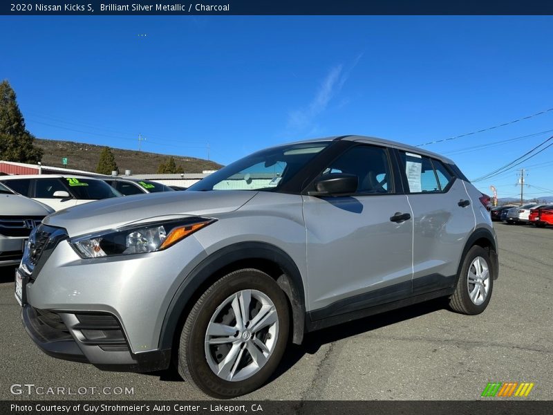 Brilliant Silver Metallic / Charcoal 2020 Nissan Kicks S