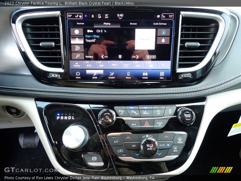 Brilliant Black Crystal Pearl / Black/Alloy 2023 Chrysler Pacifica Touring L