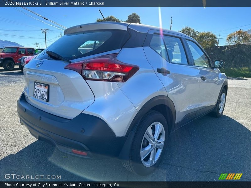 Brilliant Silver Metallic / Charcoal 2020 Nissan Kicks S