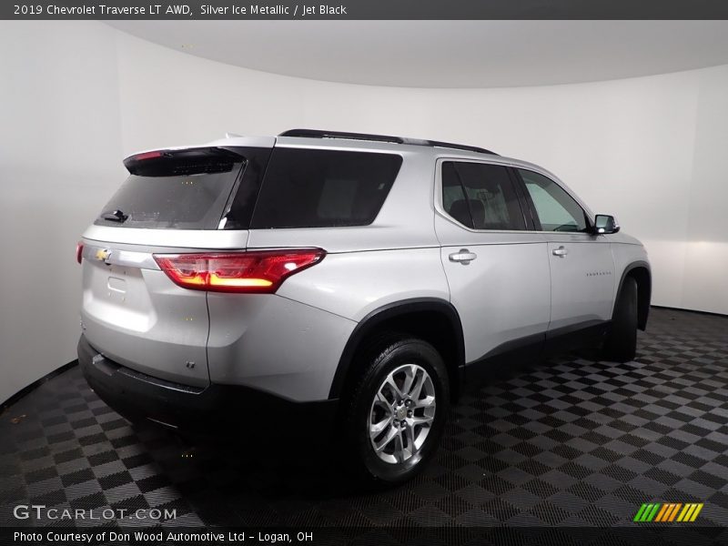 Silver Ice Metallic / Jet Black 2019 Chevrolet Traverse LT AWD