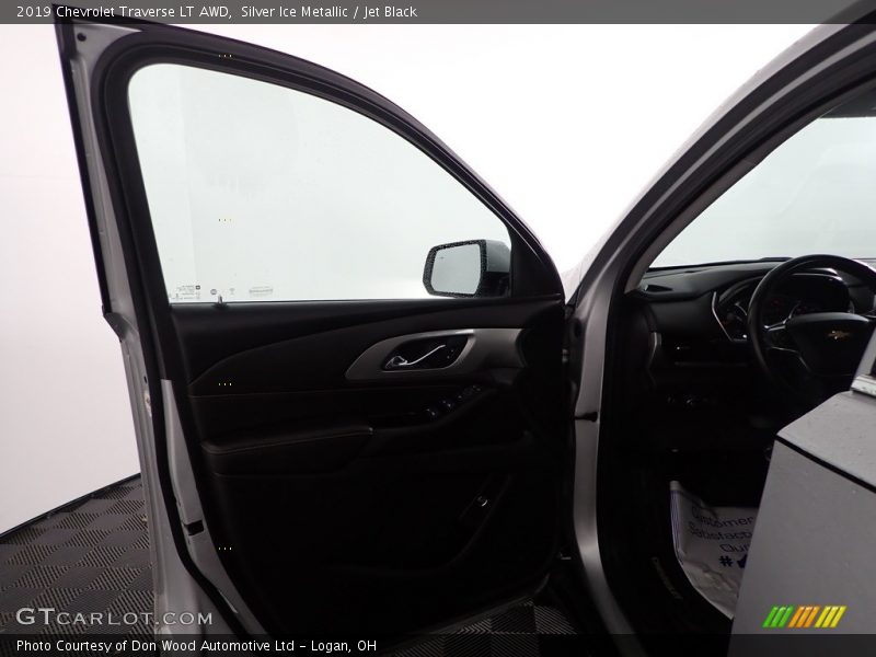 Silver Ice Metallic / Jet Black 2019 Chevrolet Traverse LT AWD