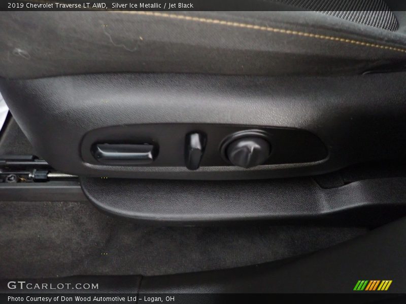 Silver Ice Metallic / Jet Black 2019 Chevrolet Traverse LT AWD