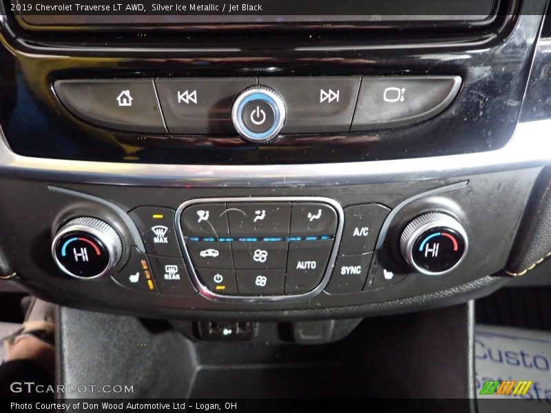 Silver Ice Metallic / Jet Black 2019 Chevrolet Traverse LT AWD
