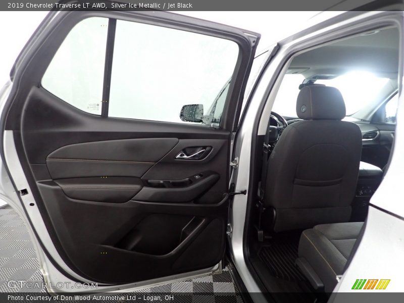 Silver Ice Metallic / Jet Black 2019 Chevrolet Traverse LT AWD