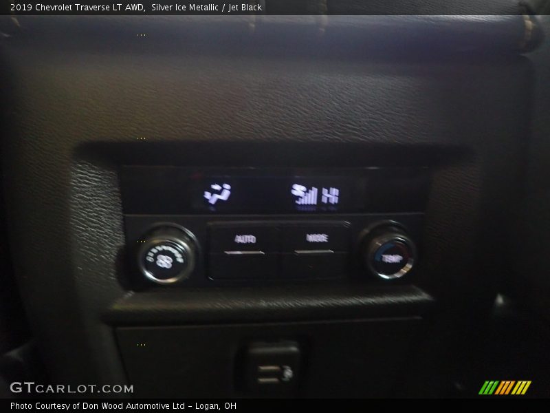 Silver Ice Metallic / Jet Black 2019 Chevrolet Traverse LT AWD