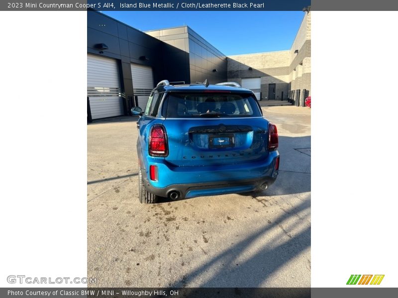 Island Blue Metallic / Cloth/Leatherette Black Pearl 2023 Mini Countryman Cooper S All4