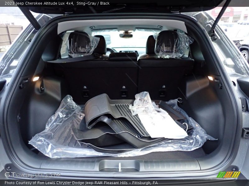 Sting-Gray / Black 2023 Jeep Cherokee Altitude Lux 4x4