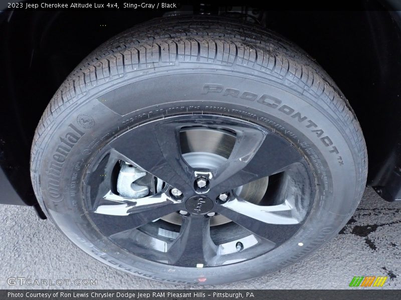 Sting-Gray / Black 2023 Jeep Cherokee Altitude Lux 4x4