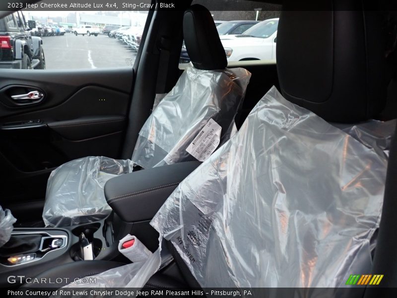 Sting-Gray / Black 2023 Jeep Cherokee Altitude Lux 4x4