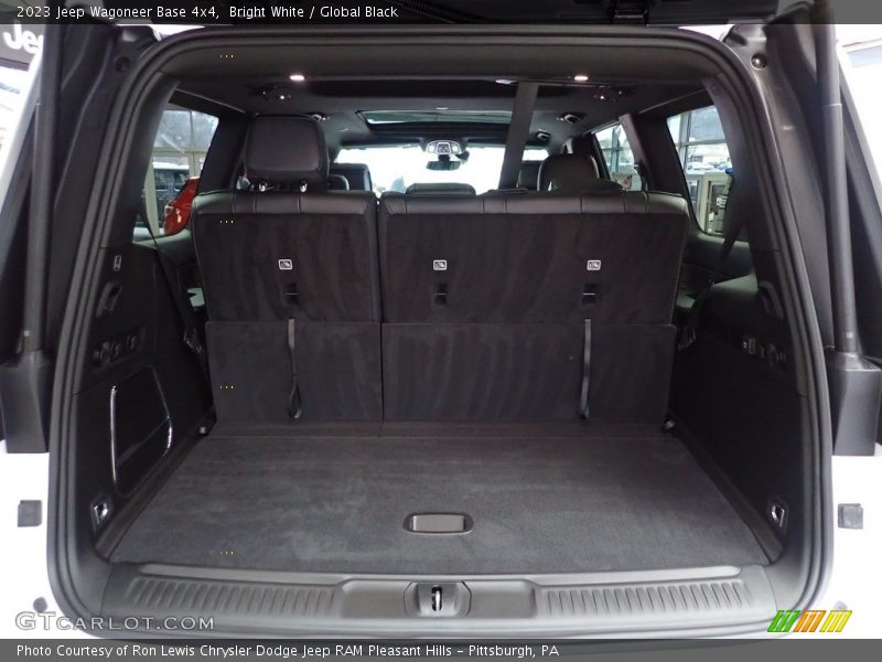  2023 Wagoneer Base 4x4 Trunk