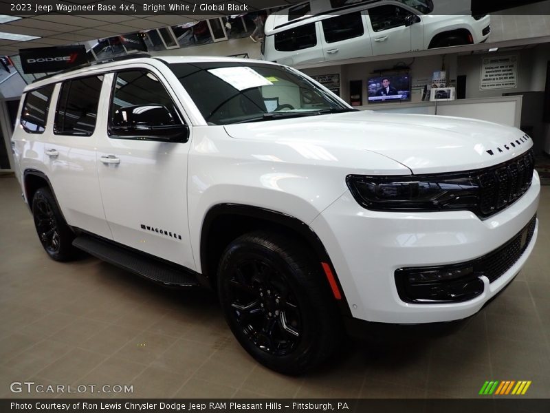 Front 3/4 View of 2023 Wagoneer Base 4x4