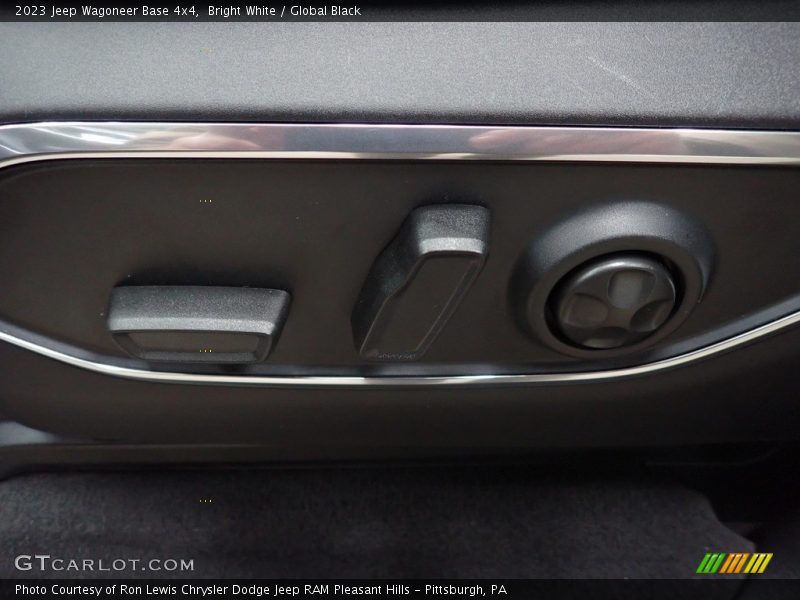 Bright White / Global Black 2023 Jeep Wagoneer Base 4x4