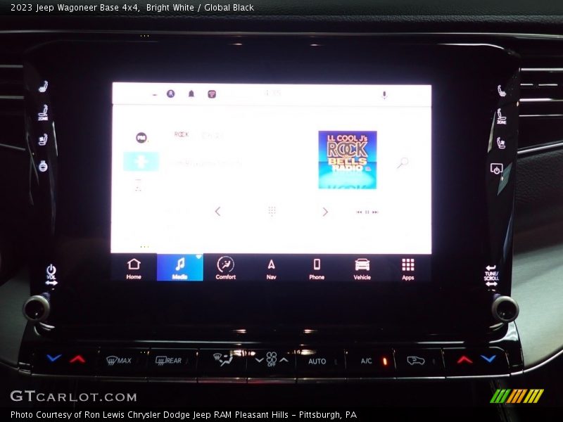 Bright White / Global Black 2023 Jeep Wagoneer Base 4x4