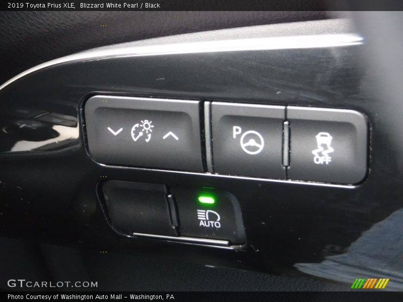 Blizzard White Pearl / Black 2019 Toyota Prius XLE
