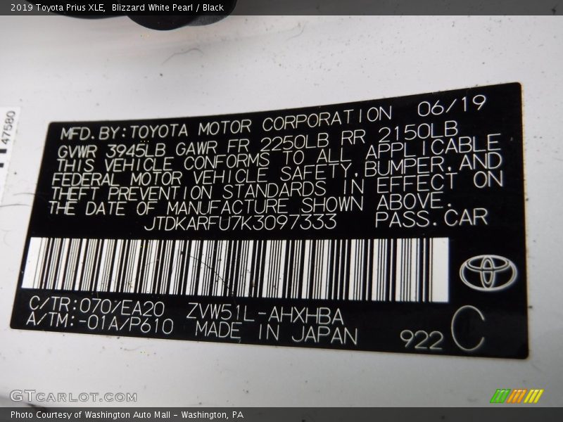 Blizzard White Pearl / Black 2019 Toyota Prius XLE