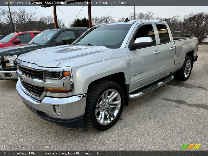 Front 3/4 View of 2016 Silverado 1500 LT Double Cab 4x4