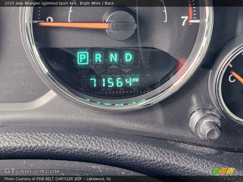 Bright White / Black 2016 Jeep Wrangler Unlimited Sport 4x4