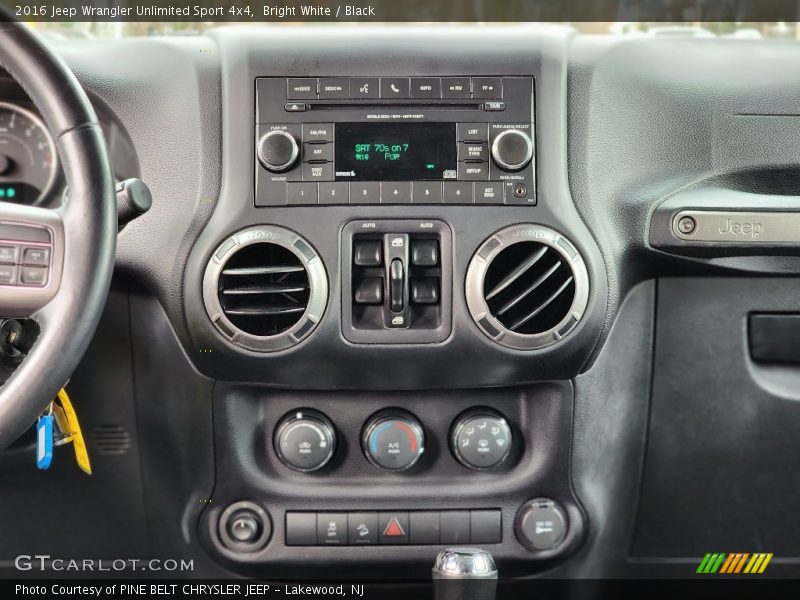 Bright White / Black 2016 Jeep Wrangler Unlimited Sport 4x4