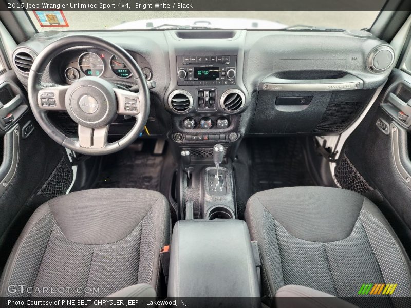 Bright White / Black 2016 Jeep Wrangler Unlimited Sport 4x4