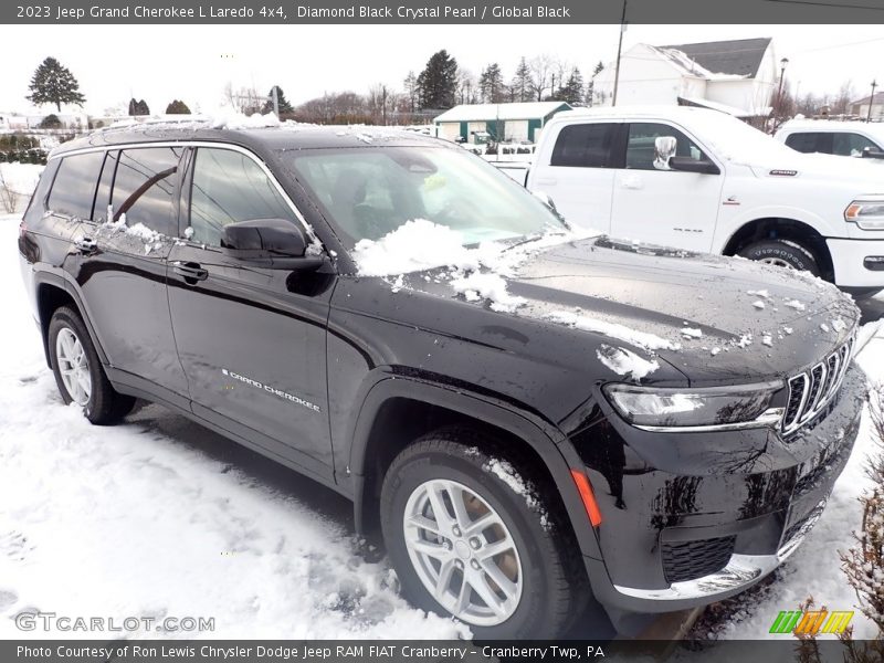 Diamond Black Crystal Pearl / Global Black 2023 Jeep Grand Cherokee L Laredo 4x4