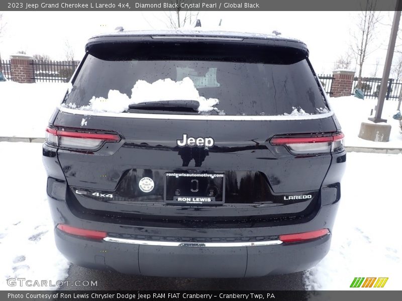 Diamond Black Crystal Pearl / Global Black 2023 Jeep Grand Cherokee L Laredo 4x4